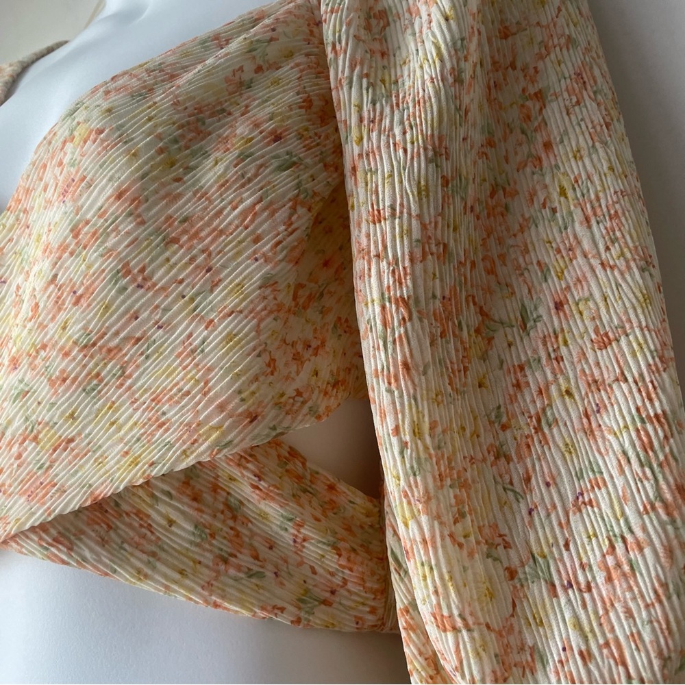 Lush Criss Cross Surplice Floral Print Crop Top Size Small - Picture 2 of 7